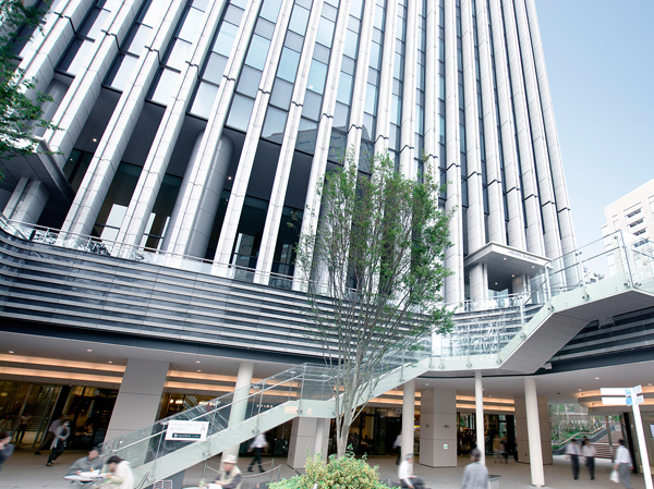 Surrounding environment. Ochanomizu Sorashiti (about 540m ・ And the ground open space of about 3,000 square meters facing the 7 minutes) Hongo street walk, It has been constructed in the square of two layers of underground plaza surrounded by shops around.  [B1F] Seijo Ishii, Famima !!, Restaurants, etc. [1F] Pronto Il bar