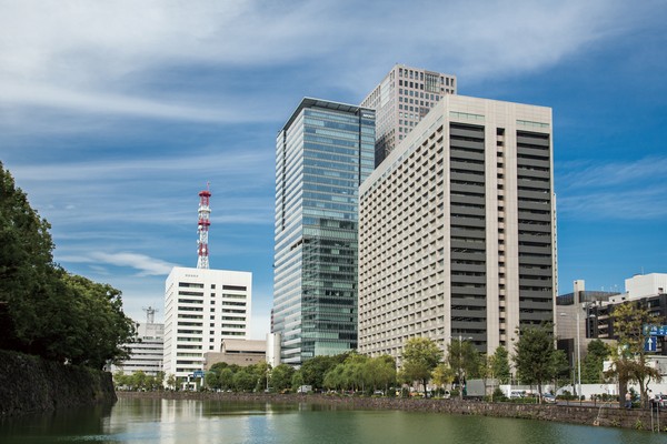  [Marunouchi Line ・ Tozai Line to other "Otemachi" station "a 12-minute walk"] Photo "above Otemachi Station" (about 940m)