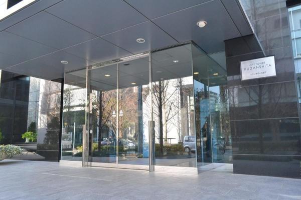 Entrance. Concierge by the front service (Courier service reception, Such as taxi arrangements)