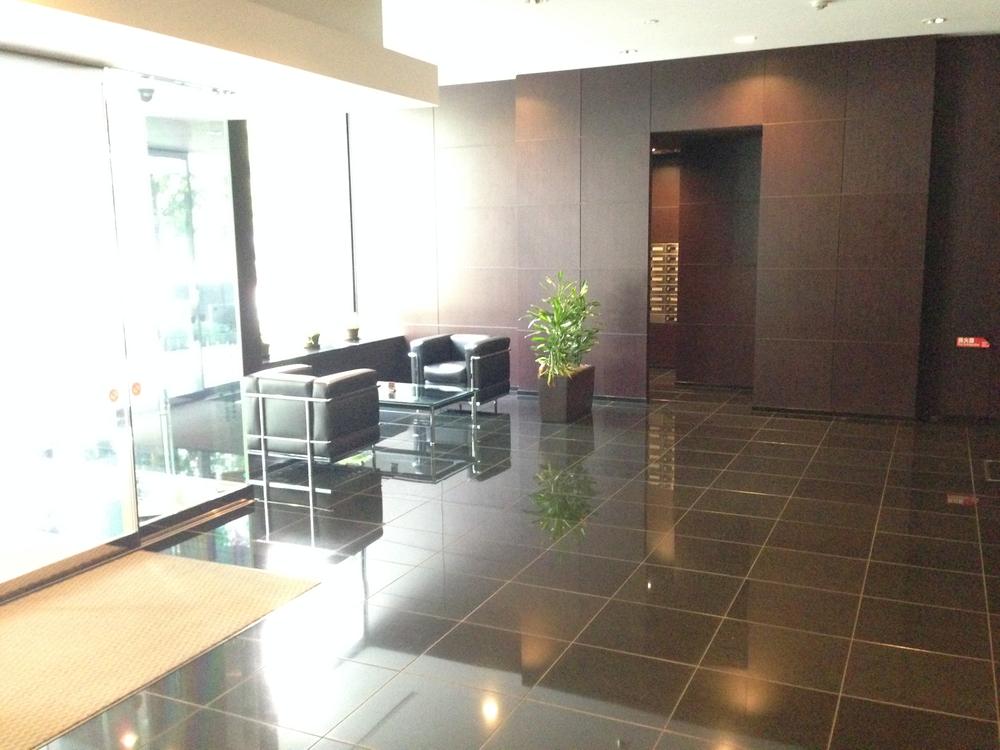 lobby. Security of certain inner corridor design