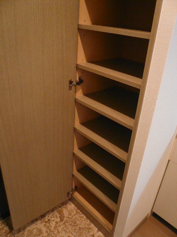 Receipt. Entrance Shoe box