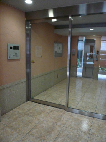 Security. Entrance inside Auto-Lock Yes