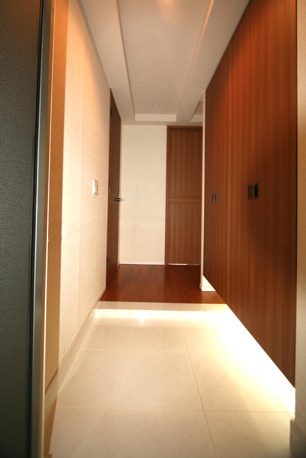 Non-living room. Entrance