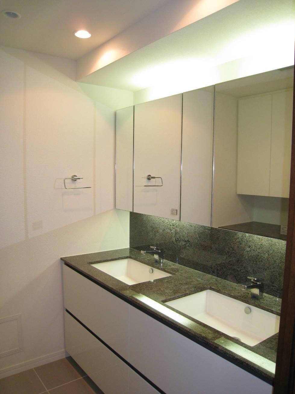 Wash basin, toilet. Washroom