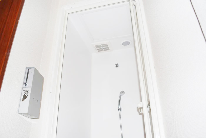 Bath. Shared shower room