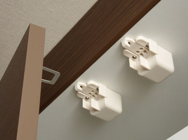 Kitchen.  [Seismic latch] So as not to drop things open the door hanging cupboard in the kitchen in the earthquake, Adopt a seismic latch. Also, We shifted stop with function of the shelves so that it does not fall even shelves is adopted. (Same specifications)