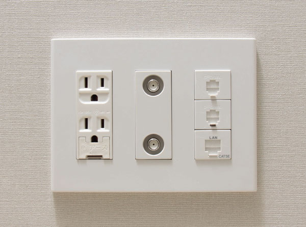 Other.  [Multi-media outlet] A multi-media outlet that integrates a variety of outlets, living ・ Two places in the dining, It has established one place in each room.