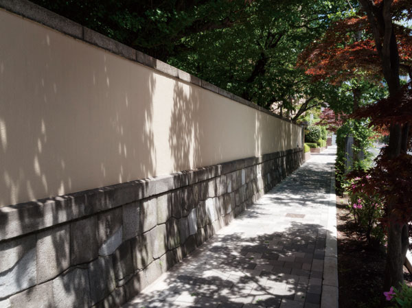 Surrounding environment. Local neighborhood streets (about 600m from local)