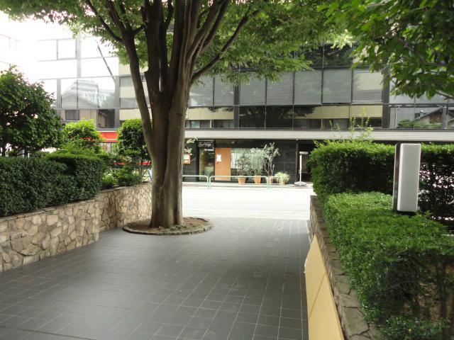 Other. Entrance before (for us green is welcomed. )