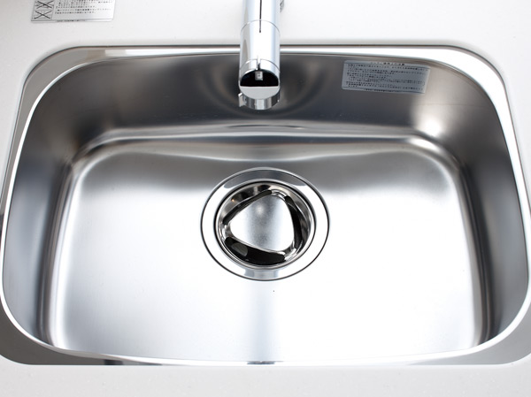 Kitchen.  [Quiet stainless steel sink] Effortlessly big washing, such as a pot. Has adopted a low-noise sink to reduce the falling objects and water splashes sounds such as spoon.