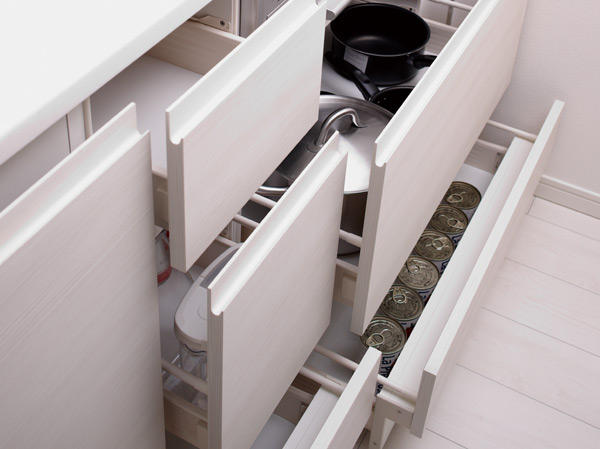 Receipt.  [ã,ãƒƒãƒ ãƒ³ä¸ <å Žç'] Adopt a slide storage of easy soft motion to take out the things in storage under the kitchen.