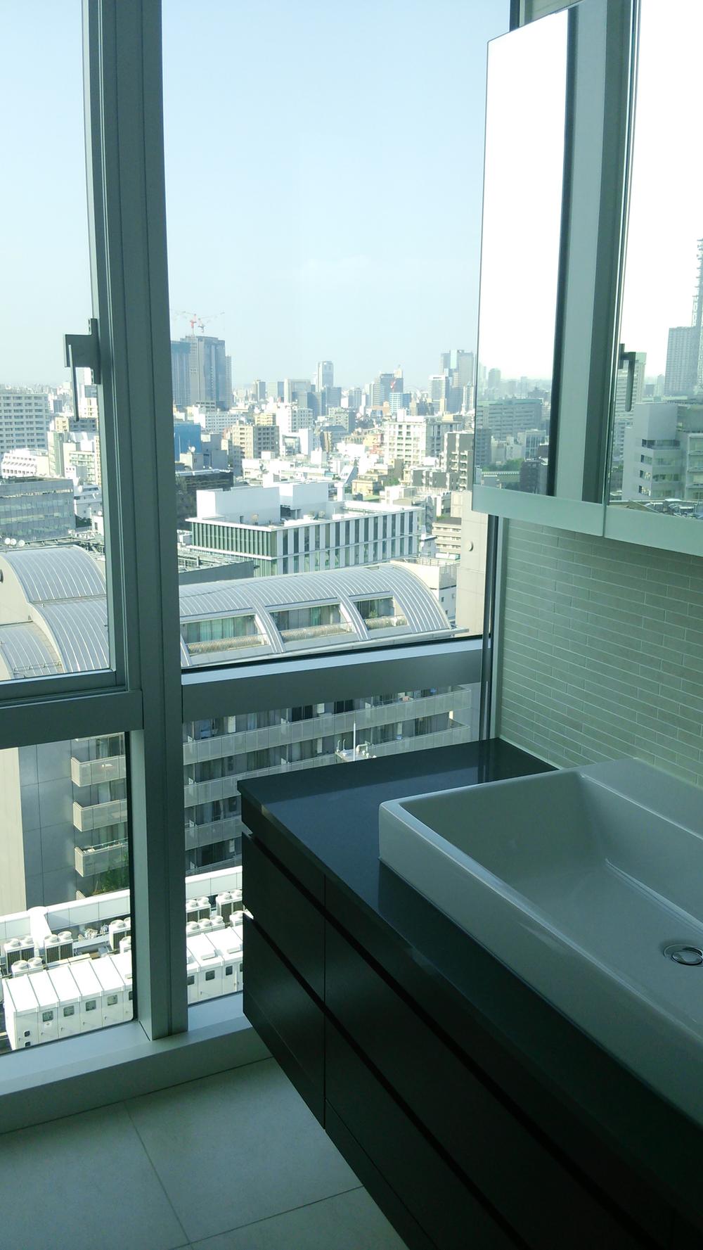 Wash basin, toilet. Room (August 2013) Shooting