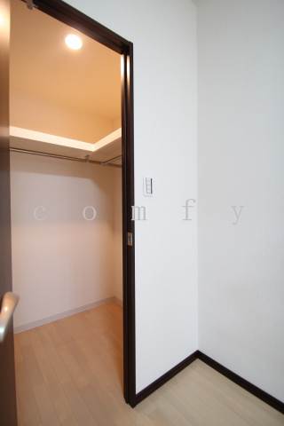 Receipt. Large walk-in closet