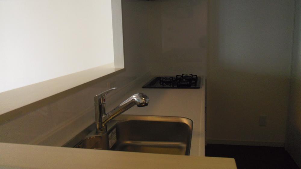 Kitchen. Built-in dishwasher with. (2013 November shooting)