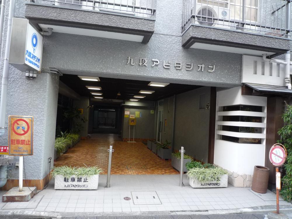 Entrance. Common areas