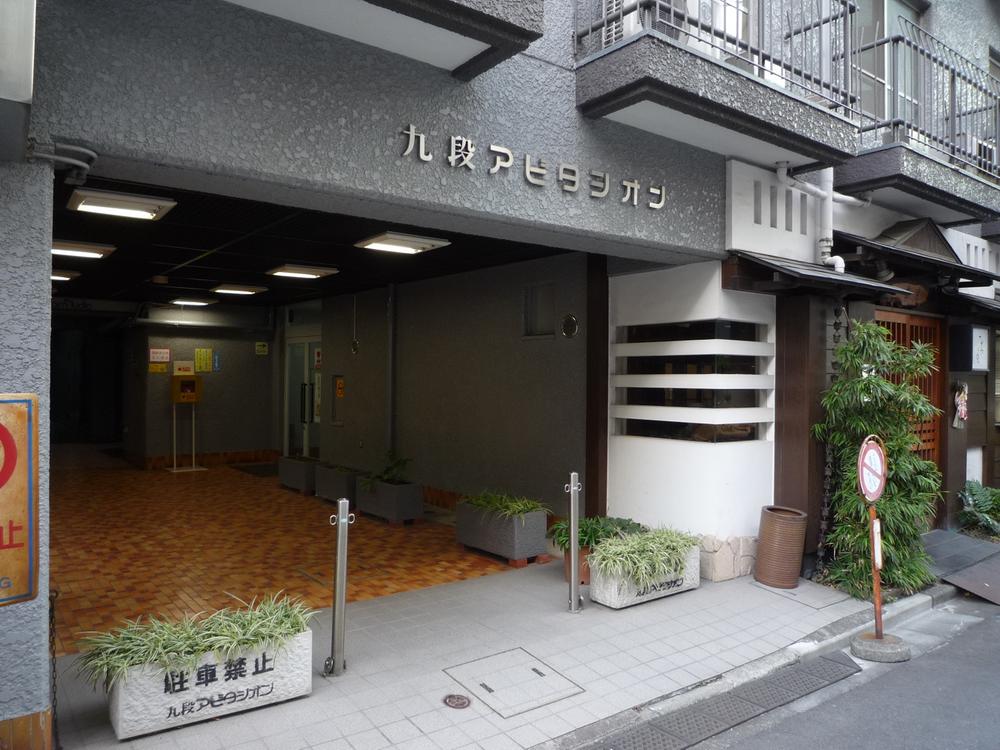 Entrance. Common areas