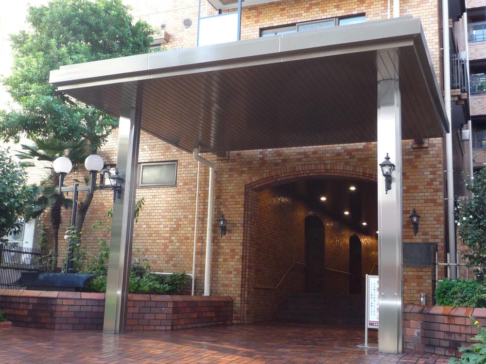 Entrance. Common areas