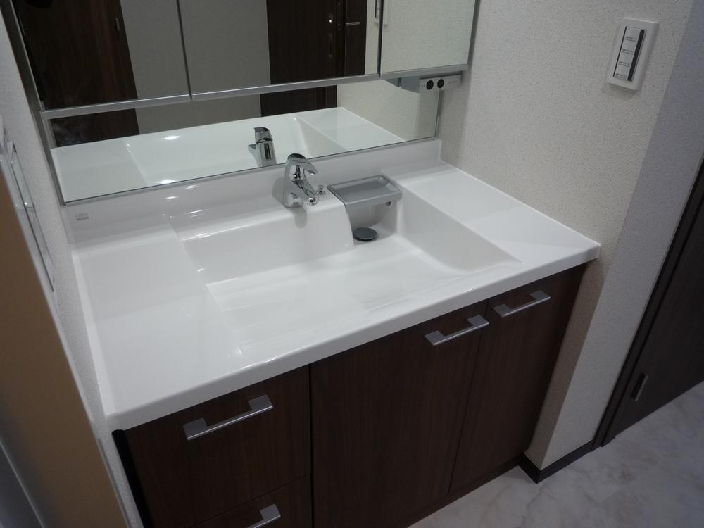 Wash basin, toilet. Indoor (10 May 2013) Shooting