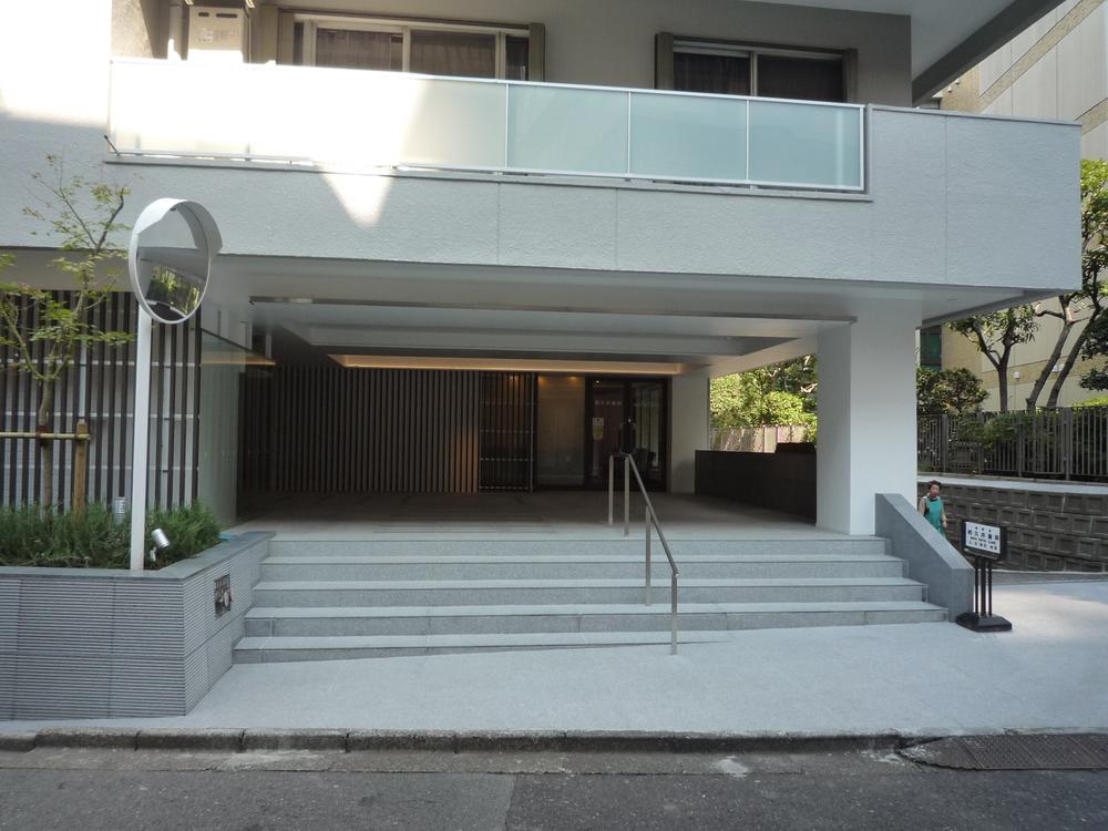 Entrance. Common areas