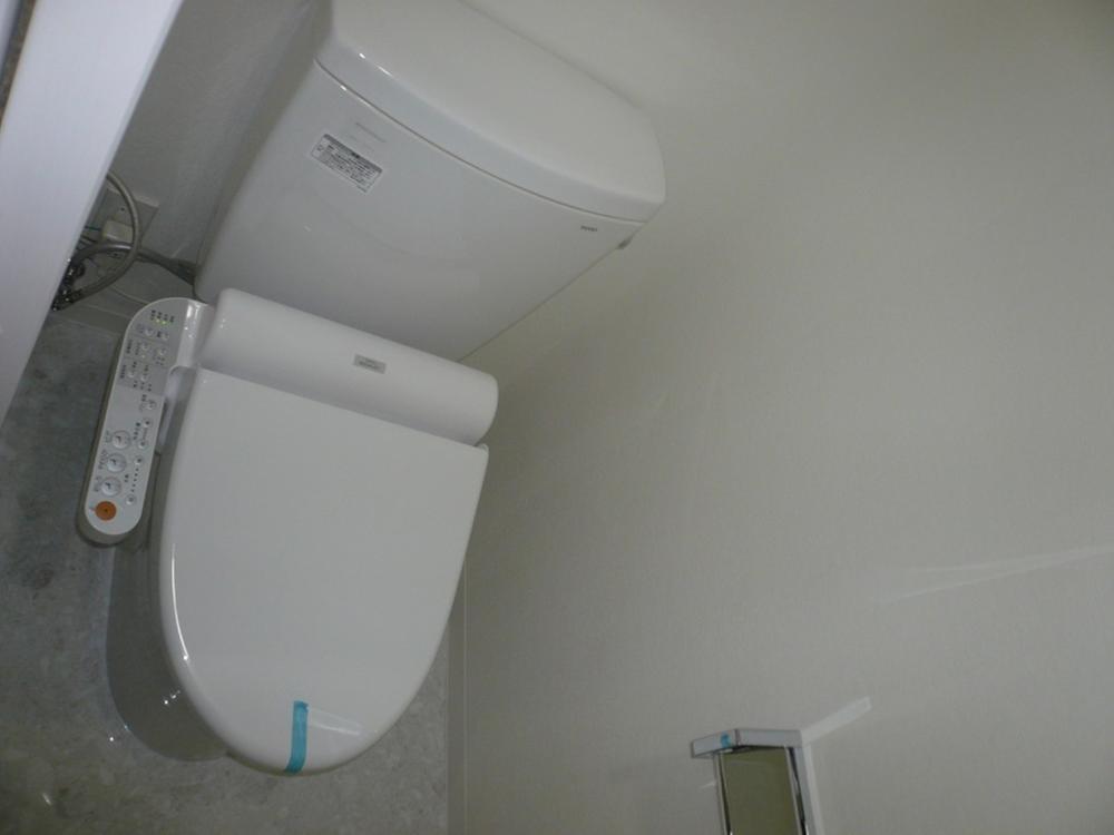 Toilet. Indoor (11 May 2013) Shooting