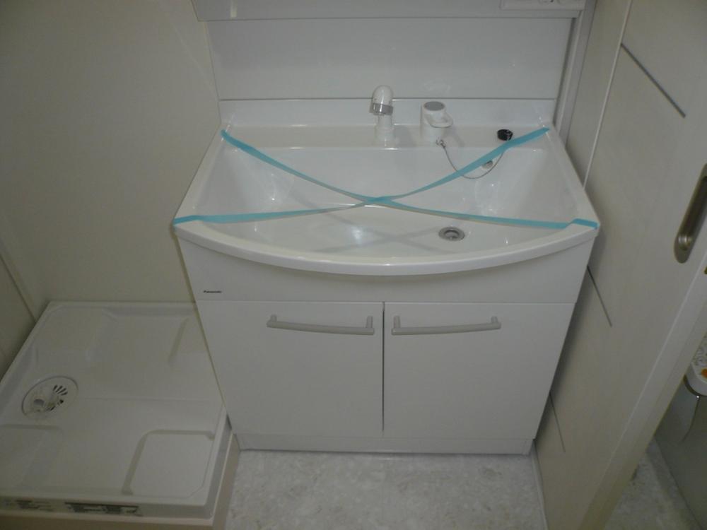 Wash basin, toilet. Indoor (11 May 2013) Shooting