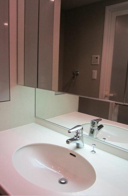 Wash basin, toilet
