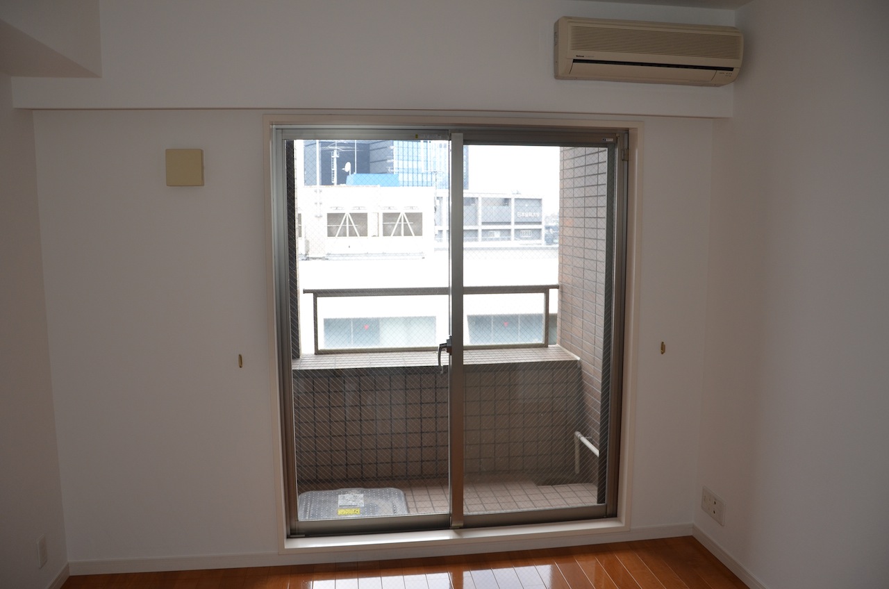 Living and room. North balcony There is also a flower bed space Air-conditioned