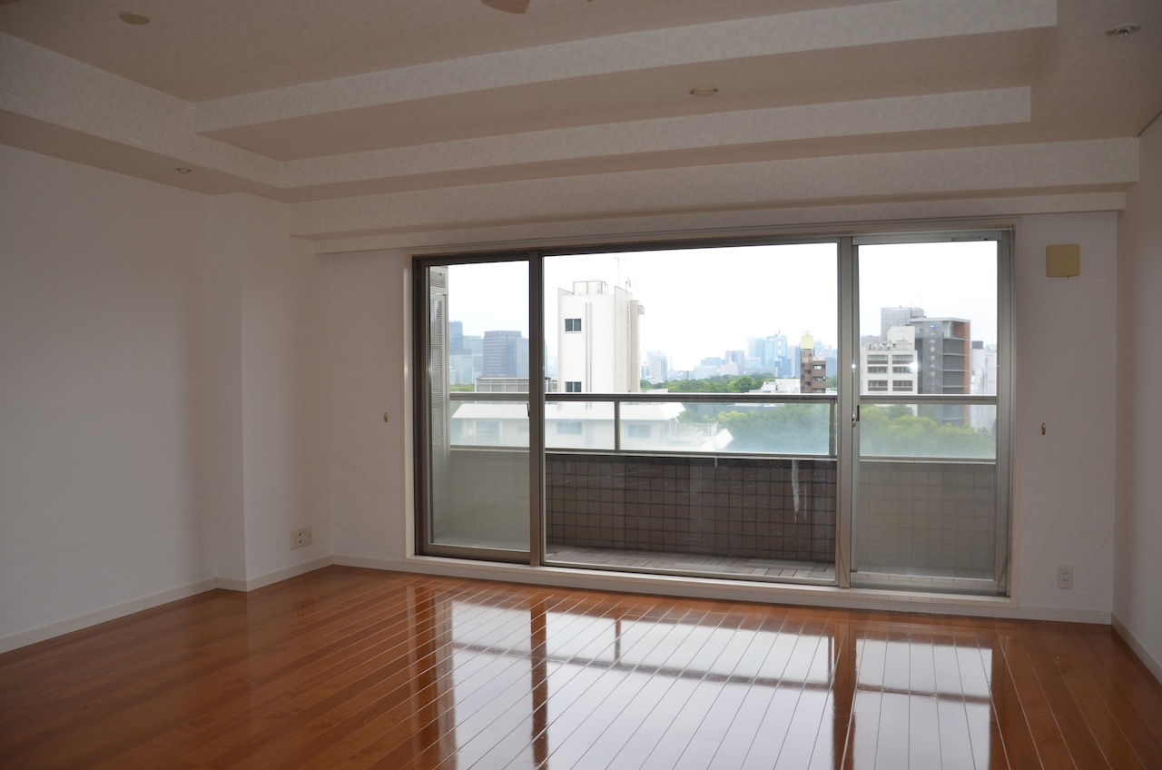 Living and room. living Cherry wood flooring Facing south Green often a quiet residential area