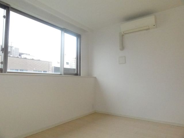 Living and room. Bright dining