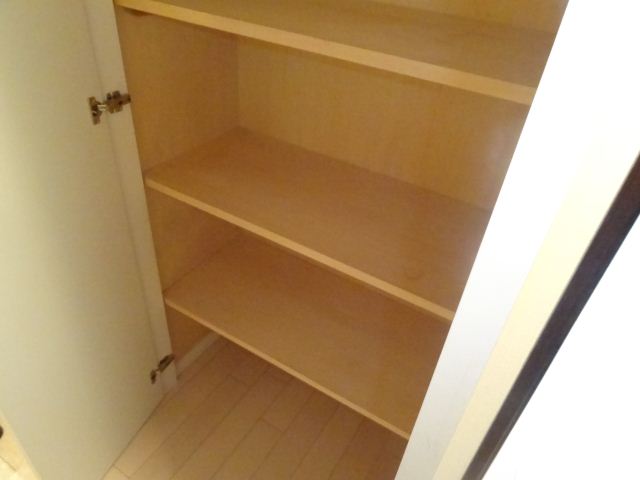 Receipt. Storage rack