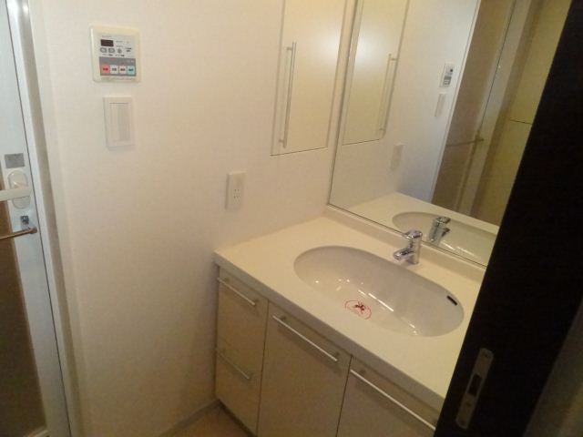 Washroom. Independent wash basin