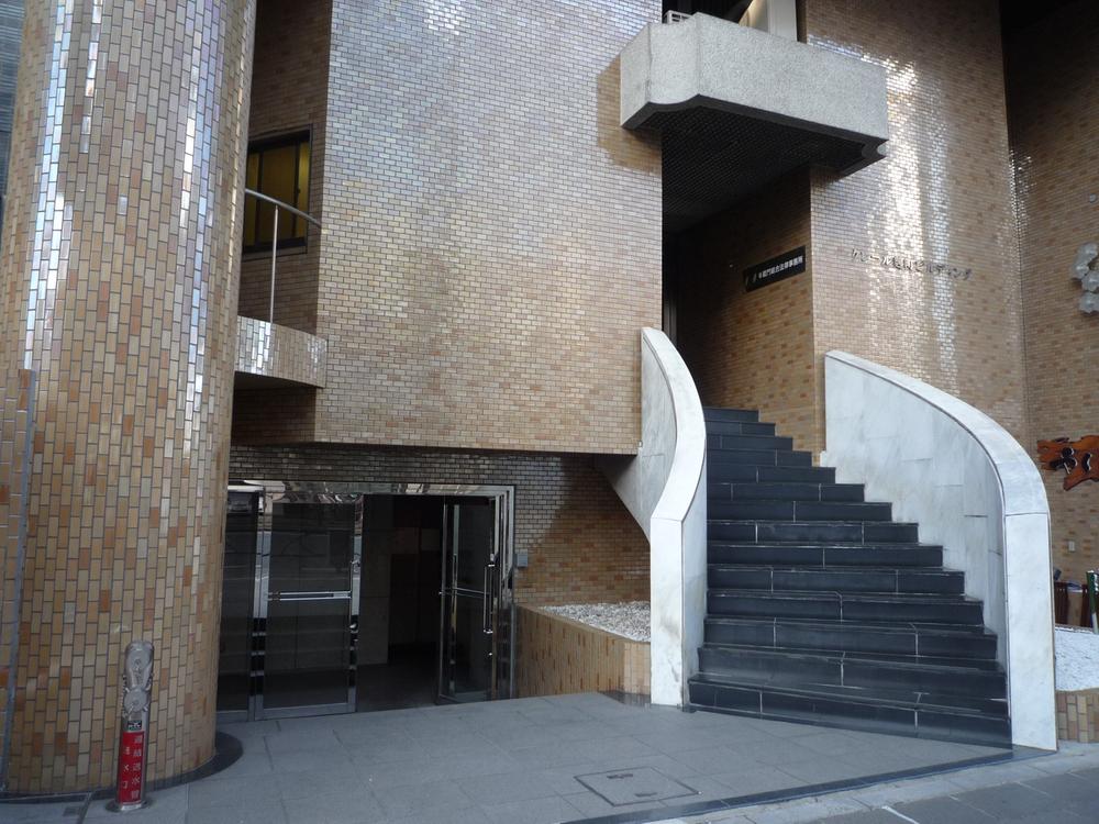 Entrance. Common areas