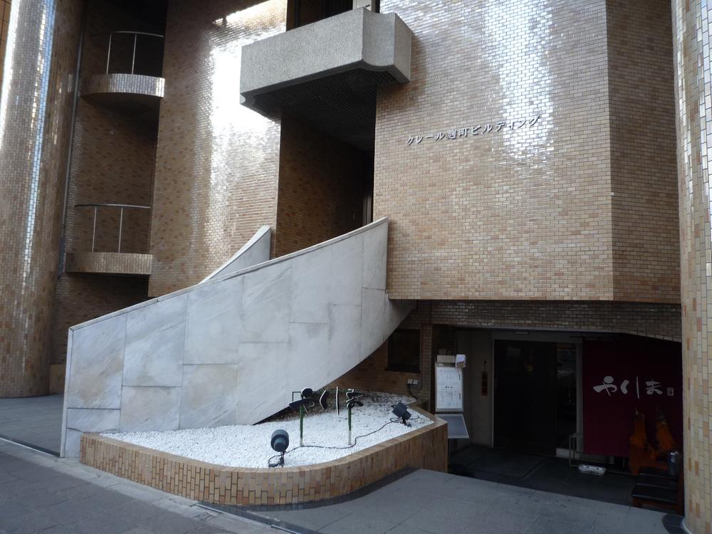 Entrance. Common areas