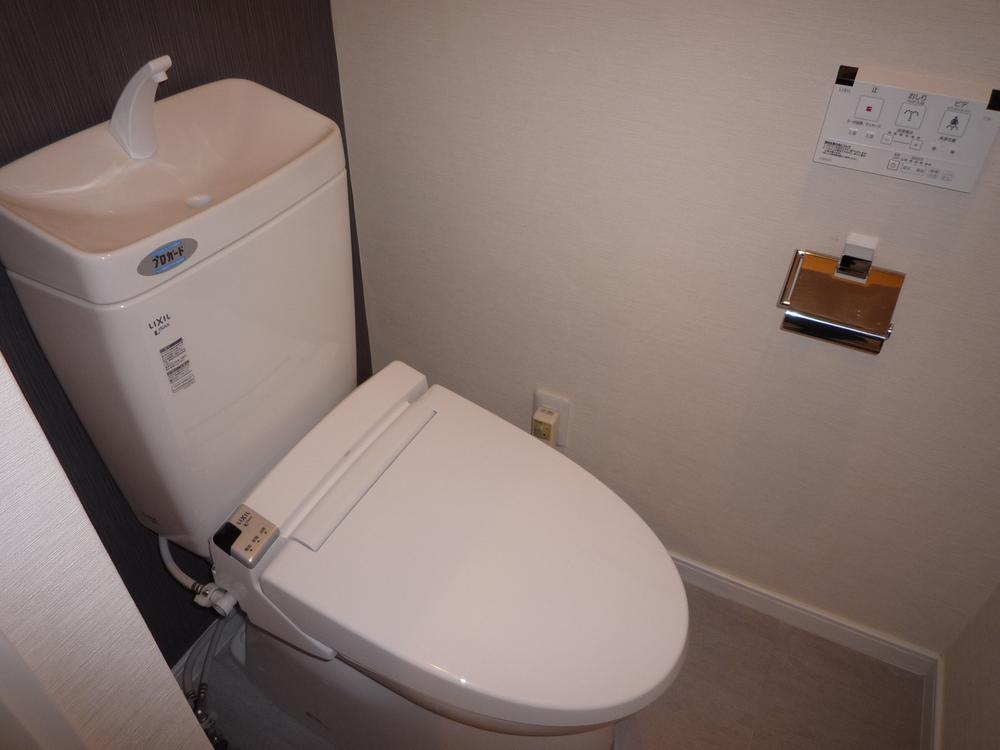 Toilet. Indoor (12 May 2013) Shooting