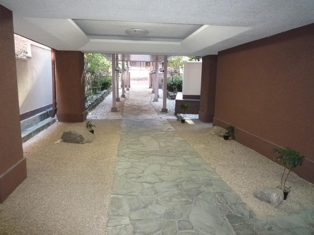Entrance. Common areas