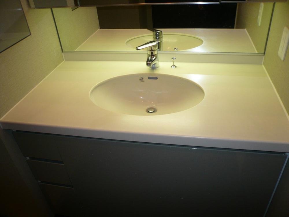 Wash basin, toilet. Indoor (11 May 2013) Shooting