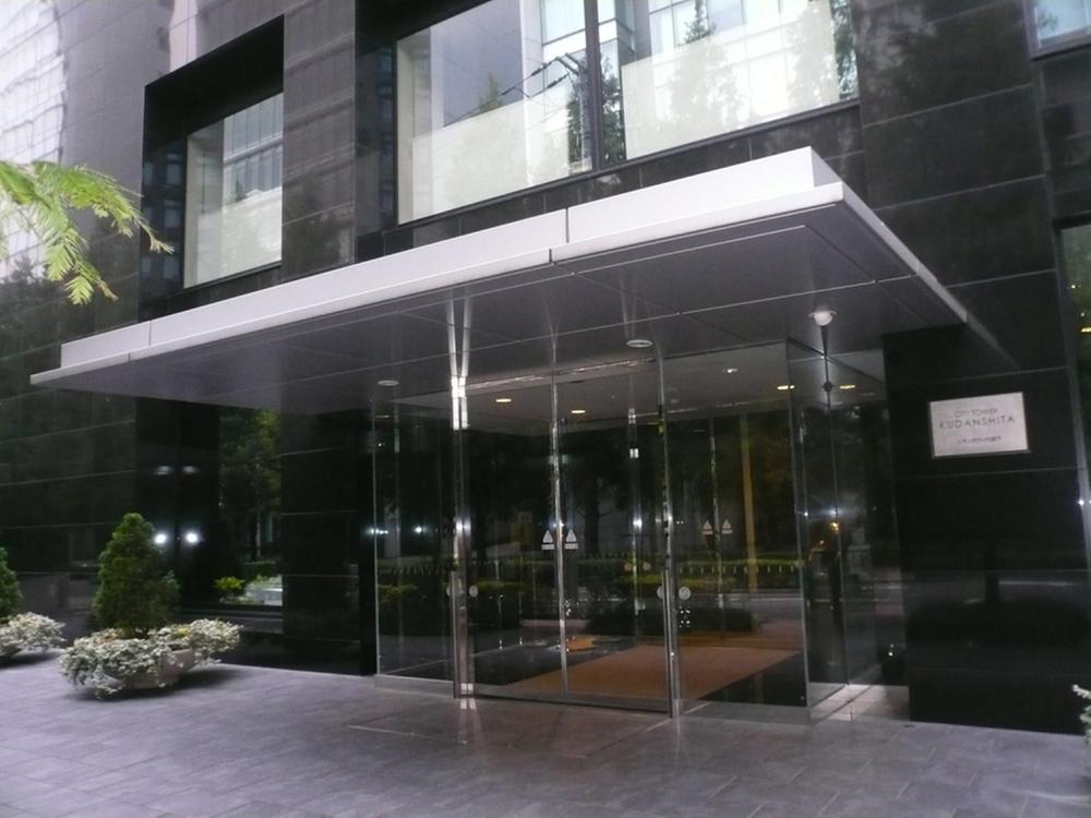 Entrance. Common areas