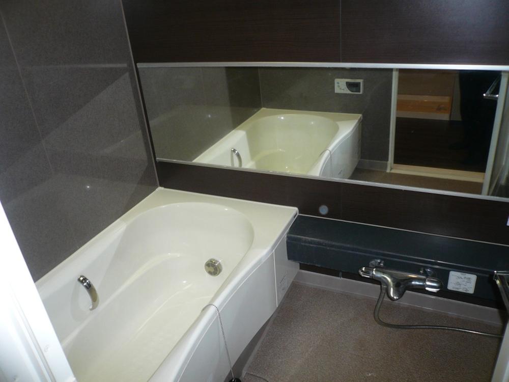 Bathroom. Indoor (11 May 2013) Shooting