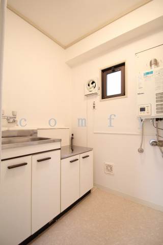 Kitchen. A window kitchen