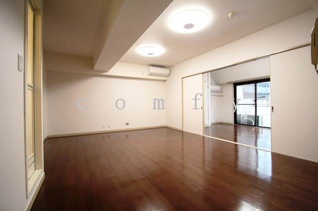 Living and room. Flooring also is a new article