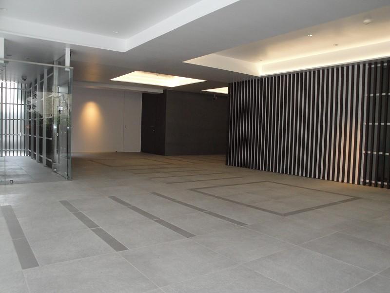 Other common areas. Entrance approach