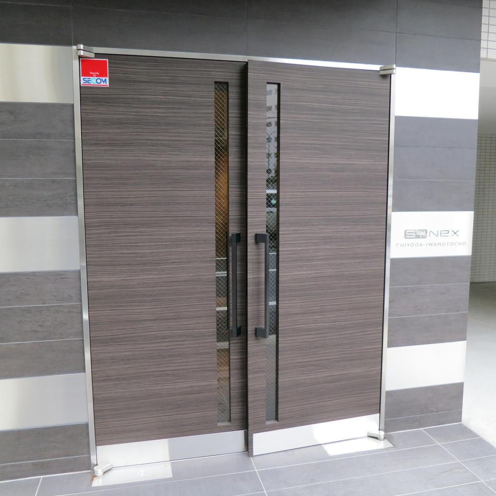 Entrance. Common areas entrance