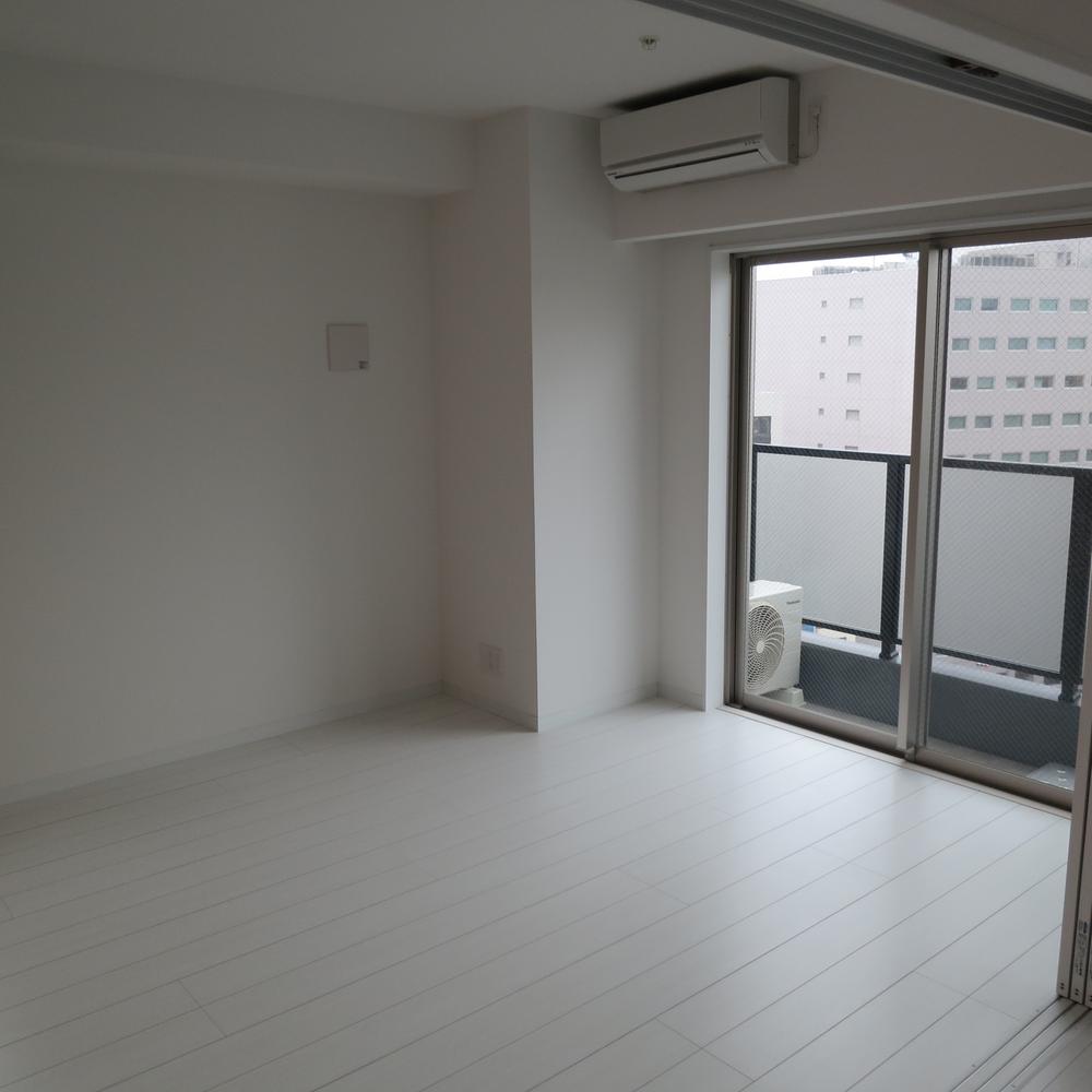 Non-living room. 2 along the line more accessible 						 / 							Corner dwelling unit 						 / 							top floor ・ No upper floor 						 / 							Face-to-face kitchen 						 / 							TV monitor interphone 						 / 							Urban neighborhood 						 / 							All living room flooring 						 / 							Walk-in closet 						 / 							Delivery Box