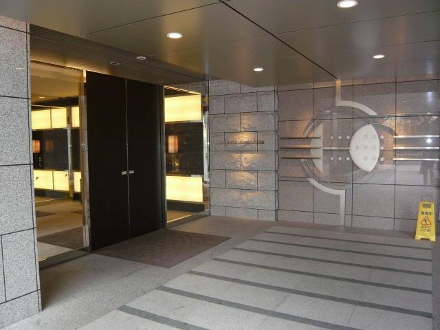Entrance. Common areas