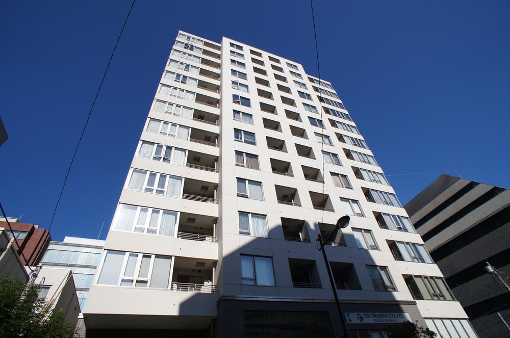 Local appearance photo. Local (11 May 2013) shooting ◇ November 2008 Built / Total units 65 units ◇ old subdivision main Sekisui House ◇ construction Sumitomo Mitsui Construction