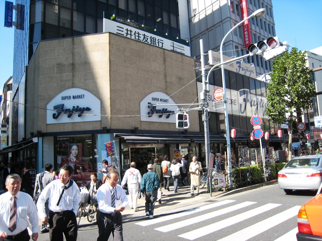 Supermarket. 950m until Superstore Fujiya (super)