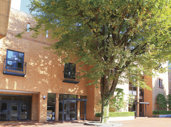 Surrounding environment. Joshigakuin (about 70m / 1-minute walk)