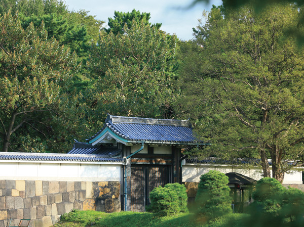 Surrounding environment. Hanzomon (about 780m / A 10-minute walk)