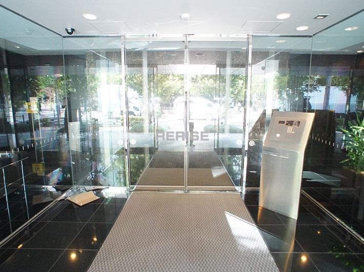 Entrance. Double auto-lock system