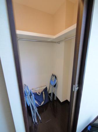 Receipt. Walk-in closet